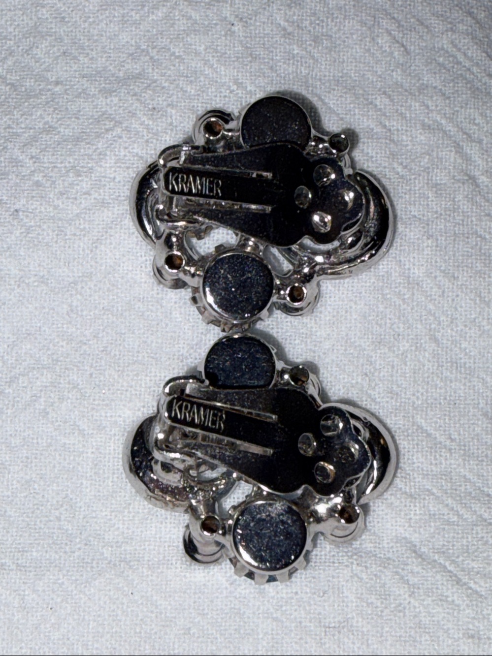 RARE KRAMER New York Ice Blue & Aurora Borealis 50’s Vintage Clip Earrings - Picture 5 of 6
